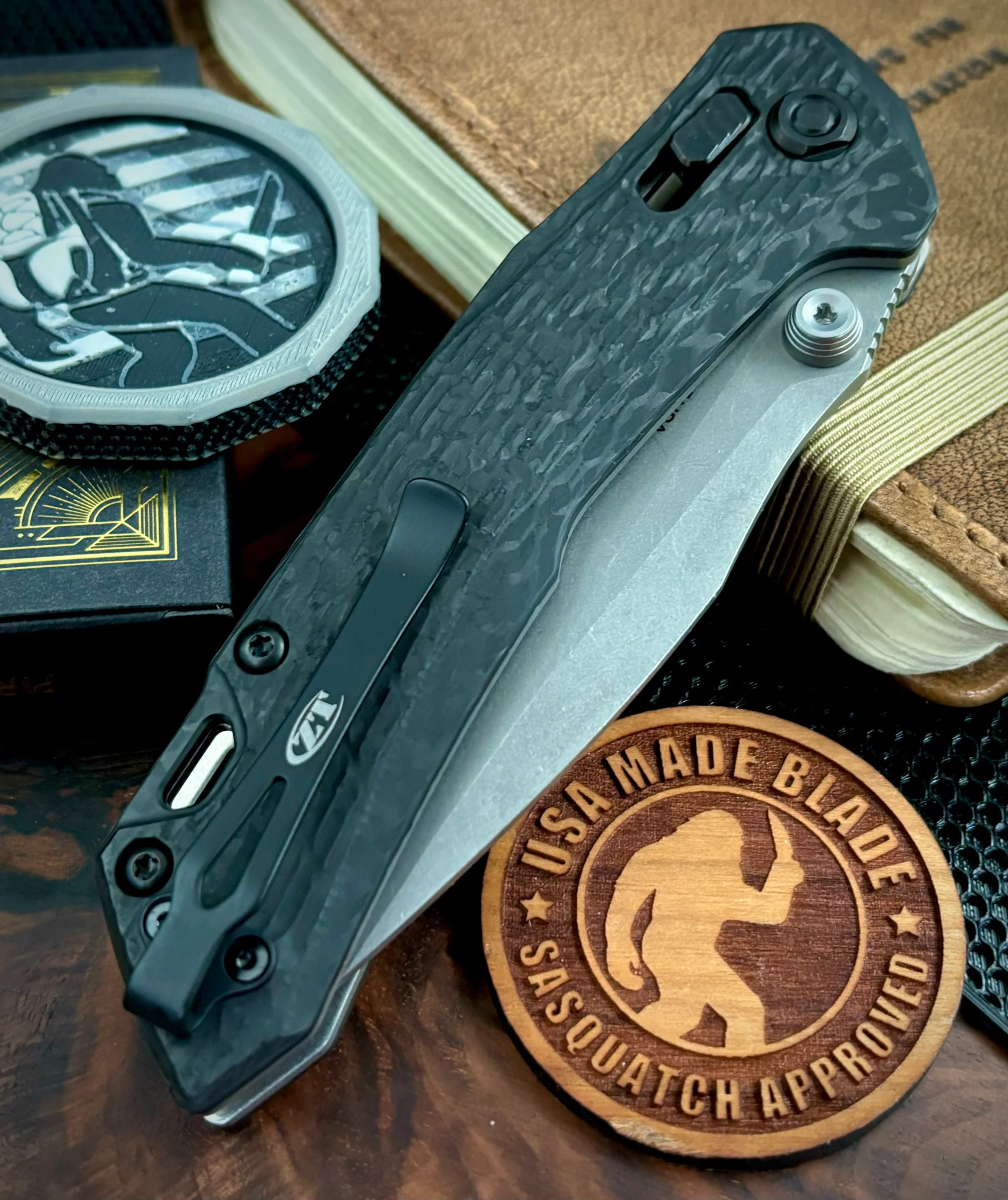 ZT0203CF Sprint Run Duralock with Black Carbon Fiber and M390 Blade - Image 3